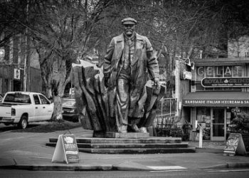16-foot-tall bronze statue of Vladimir Lenin, Seattle