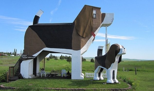 Dog Bark Park Inn is a two-bedroom Bed & Breakfast