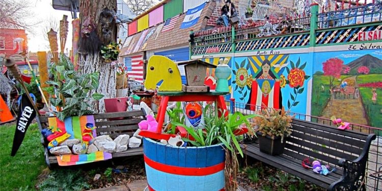 Hector Alvarenga’s home – an art installation of mostly discarded junk, Chicago