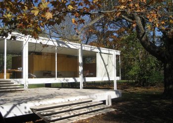 Mies van der Rohe’s Farnsworth House in Plano, Illinois