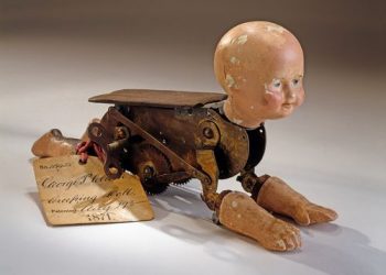 Natural Creeping Baby Doll as well as the Wonderful Creeping Baby Doll