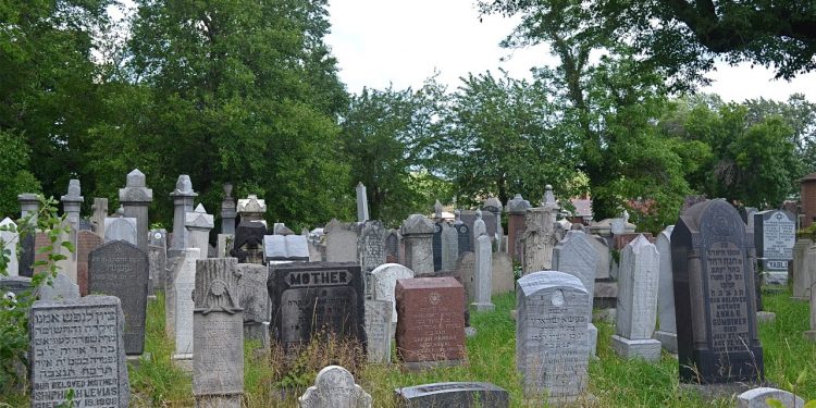 Oak Woods Cemetery On Chicago’s South Side - This Belongs In A Museum