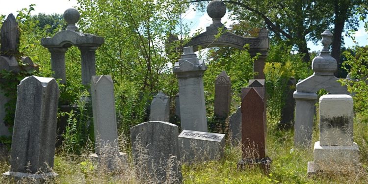 Oak Woods Cemetery On Chicago’s South Side - This Belongs In A Museum