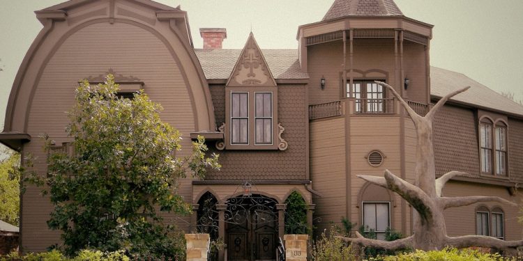 Replica of the Munster Family Home – Charles and Sandra McKee of Waxahachie, Texas