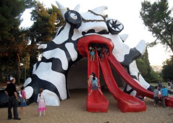 The Mifletzet – “the monster” in Hebrew