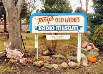 Tony’s Old Ladies Vintage Radio Museum